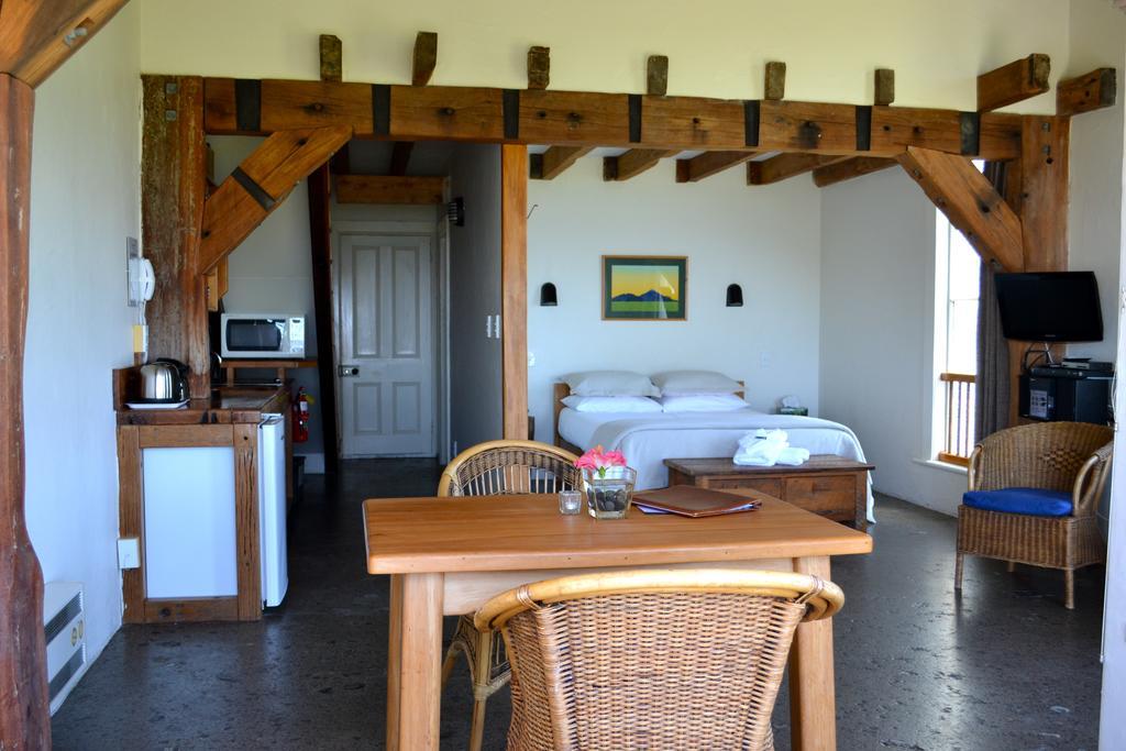 Ahu Ahu Beach Villas Oakura Quarto foto